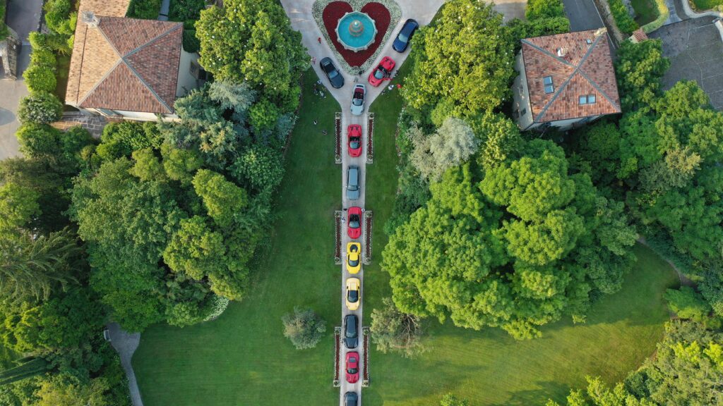 solo italia travel GT luxury cars journey with italian cars like ferrari, lamborghini and maserati in tuscany