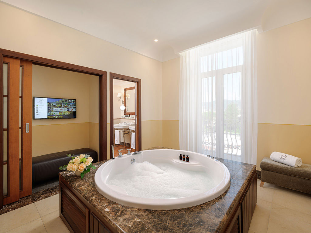 bristol suiteriviera luxury room